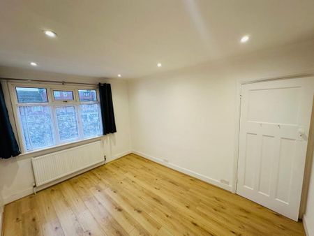 4 bedroom detached house to rent - Photo 3