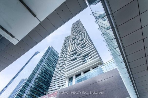 88 Harbour Street condo — Toronto, ON (3-Bedroom) - 3 Bedroom - Photo 1