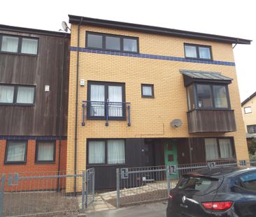 4 bedroom terraced house to rent - Photo 2