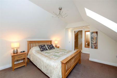 3 bedroom semi-detached house to rent - Photo 4
