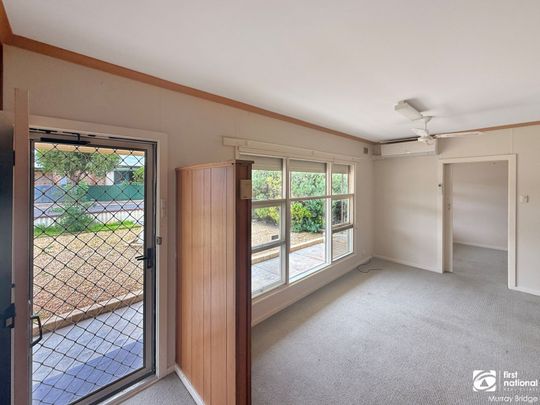 Three Bedroom Home With Versatile Floor Plan - Photo 1
