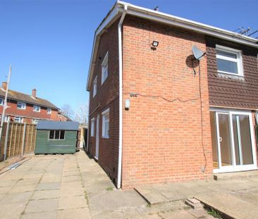 3 bedroom end of terrace house to rent - Photo 1