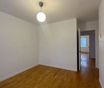 6720 27e Avenue, #2 - Photo 2