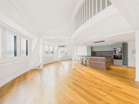 Duplex lumineux et rénové avec vue sur le lac dans la région de Nyon - Photo 2