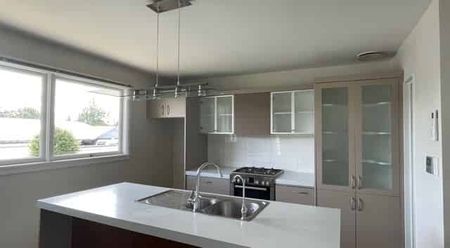 Charming 3-Bedroom Home - Photo 2