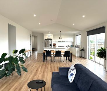 LUXURIOUS FAMILY LIVING!!! - Photo 2