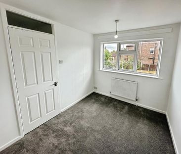 2 bedroom end of terrace house to rent - Photo 3