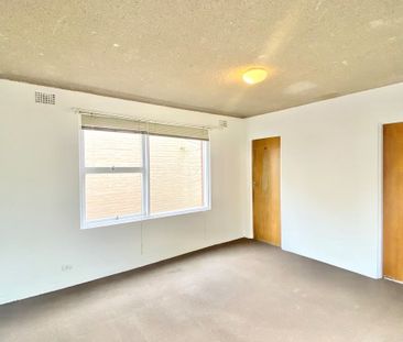 Convenient Newtown Location - Photo 4