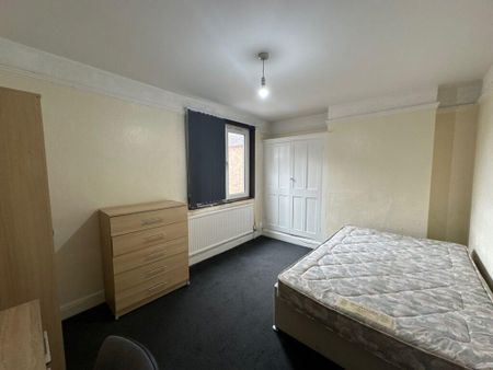 6 bedroom terraced house to rent - Photo 4