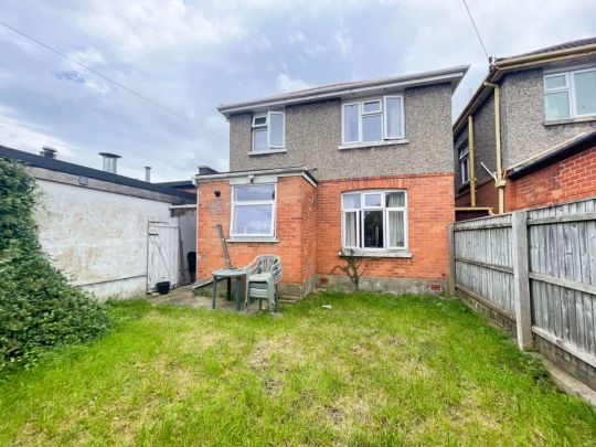 To Rent Withermoor Road, Winton, Bournemouth, BH9 £1,850 pcm Tenancy Info - Photo 1