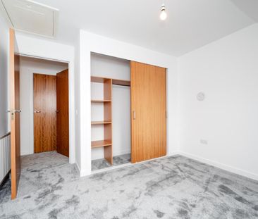 2 bed, top floor flat. - Photo 1