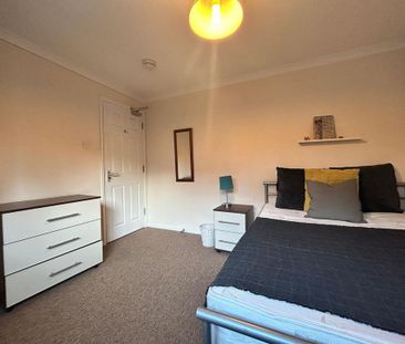 1 bedroom in a house share to rent - Photo 3