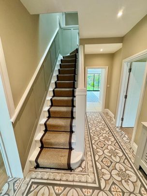 5 Bed Semi-Detached House, Walmington Fold, N12 - Photo 1