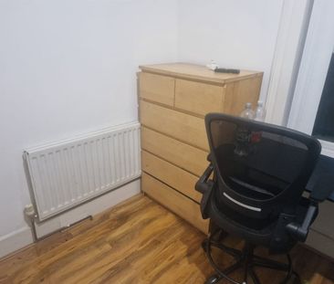 Room in a Shared House, Francis Street, LU1 - Photo 2
