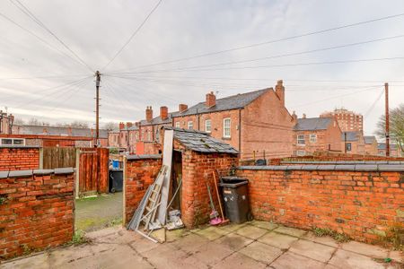 3 bedroom terraced house to rent - Photo 5