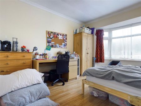 4 bedroom semi-detached house to rent - Photo 4