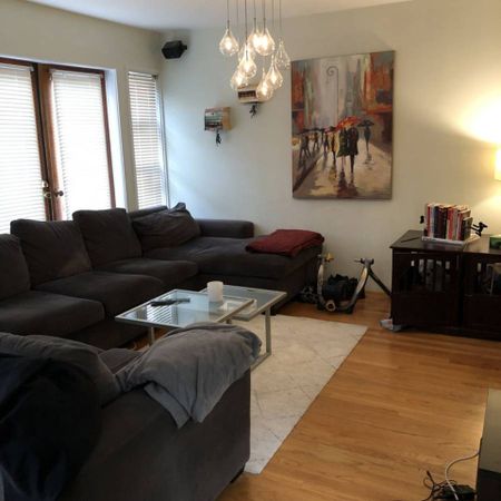 Available December 1st - Spacious 3 Bedroom Home in Kerrisdale - Photo 5