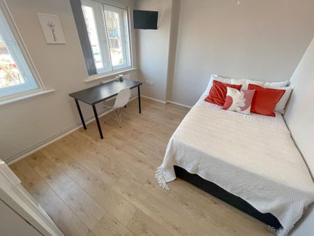 5 bedroom flat to rent - Photo 3