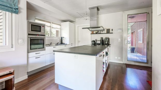 Rive Gauche - Lake in the immediate vicinity, nice villa with garden - Photo 1