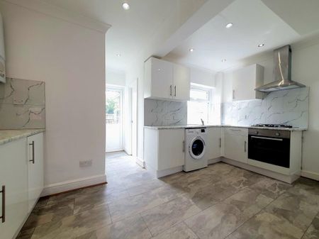 1 bedroom in a house share to rent - Photo 2