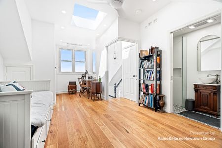 Grand 4 bed terrace in blue ribbon location - Photo 3