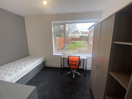 5 bedroom terraced house to rent - Photo 2
