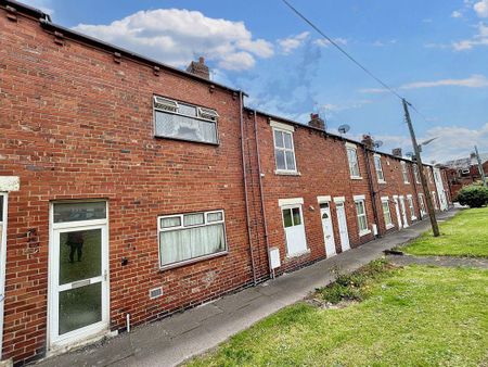 2 bed terraced house to rent in SR8 - Photo 2