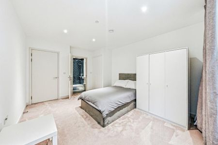 1 bedroom in a flat share to rent - Photo 3