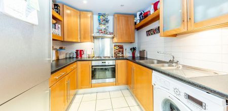 1 Bedroom, 1 bath, 1 reception Flat - Photo 2