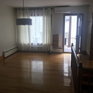 Grand 5 1/2 à Louer, 2 Chambres - Photo 2