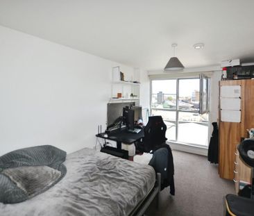 1 bedroom in a flat share to rent - Photo 4