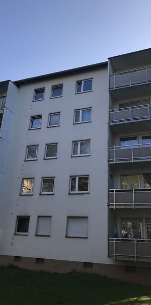 Helle 3-Zimmer-Wohnung mit Balkon und zusätzlichem Stauraum - Foto 1