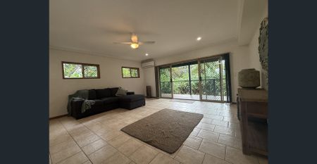 Townhouse Amongst It All! - Photo 5