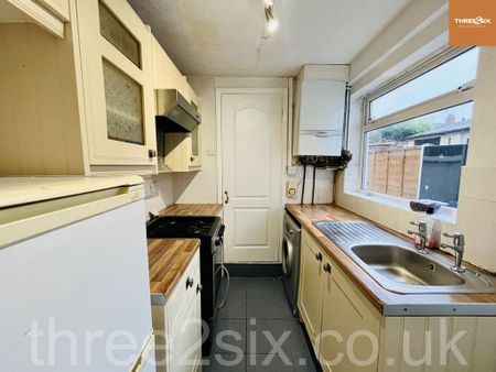 3 bedroom semi-detached house to rent - Photo 2