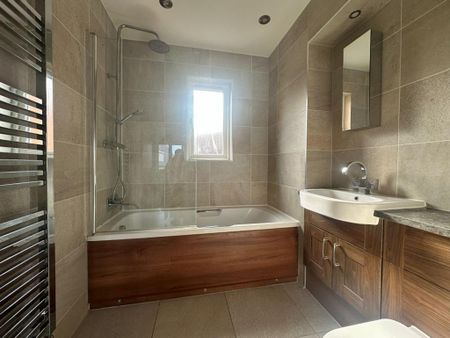 2 bedroom flat to rent - Photo 5