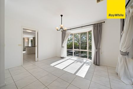 Expansive Chapman Residence - Photo 2