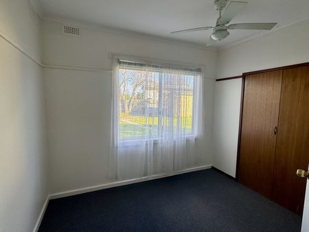 Three Bedroom House - Photo 4