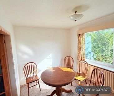 3 bedroom semi-detached house to rent - Photo 3