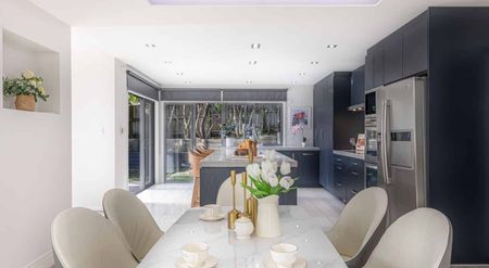 Elegant 4-Bedroom Family Home with Study for Lease in Browns Bay, Auckland - Photo 3