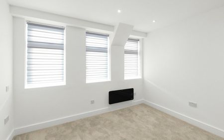 London Road, Sittingbourne, Kent, ME10 - Photo 2