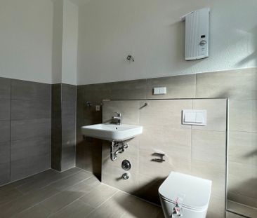 *Erstbezug nach Kernsanierung*Altbau*Tageslichtbad* - Foto 3