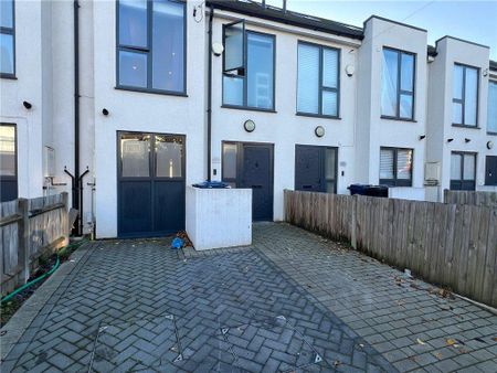 3 bedroom terraced house to rent - Photo 4