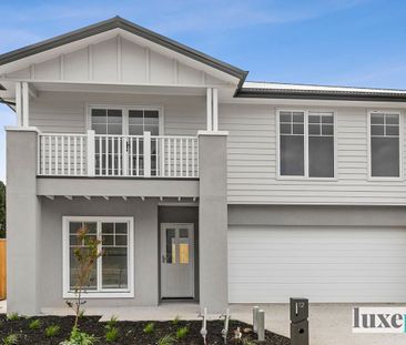 Gorgeous Hamptons Style Home - Photo 4