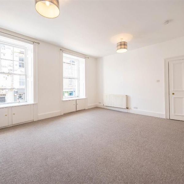 3 bedroom flat to rent - Photo 1