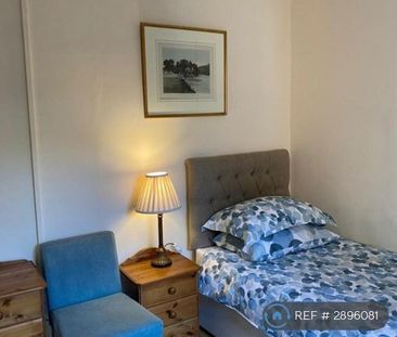 1 bedroom in a house share to rent - Photo 5