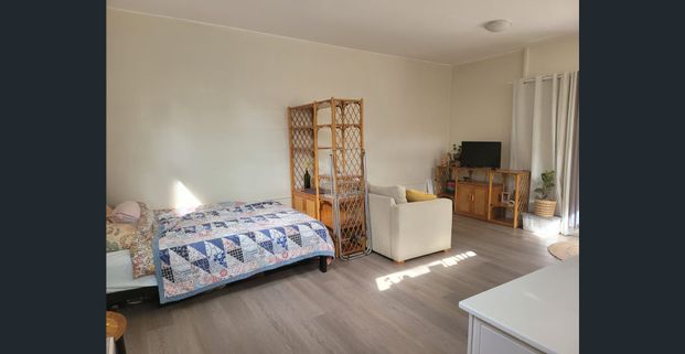 one bed room studio - Photo 1