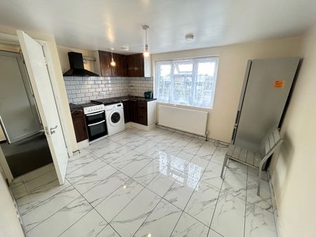 kingsmead Avenue, London, CR4 1 - Photo 4