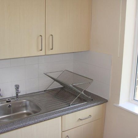 2 bedroom flat to rent - Photo 4