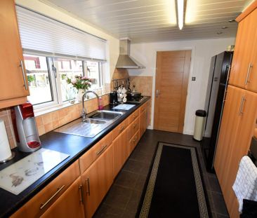 3 bedroom terraced house to rent - Photo 6