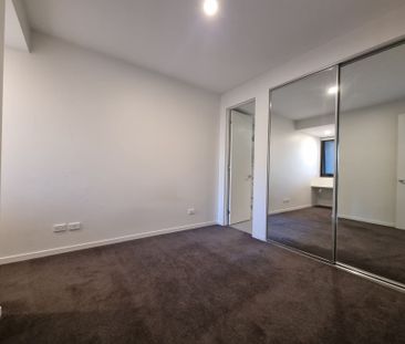 Immaculate Apartment - Photo 6